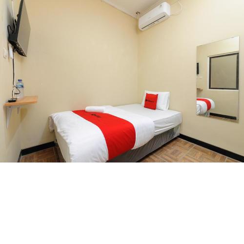 RedDoorz near The Jungle Waterpark Bogor