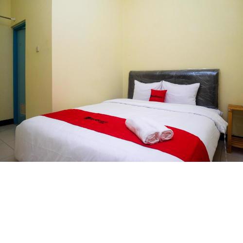 RedDoorz near Tirtonadi Park Solo