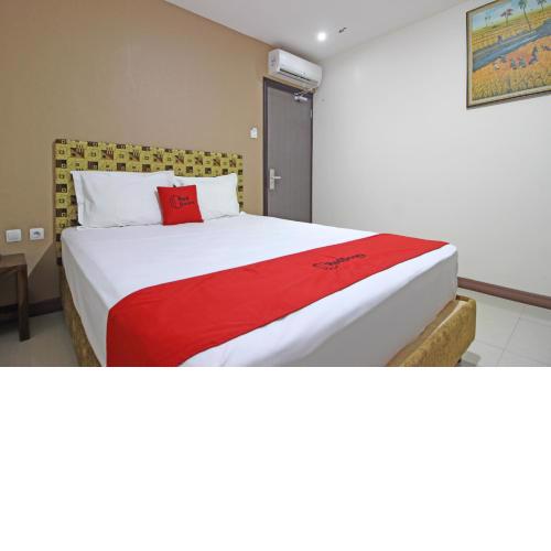 RedDoorz near UNS Solo
