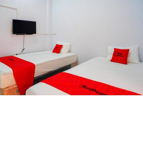 RedDoorz Plus at Hawai Inn Near Mall of Panakukang