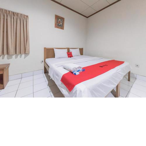 RedDoorz Plus At Hotel Griya Astoeti