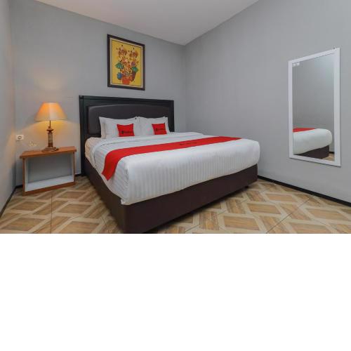 RedDoorz Plus At Swun Stay Raya Langsep