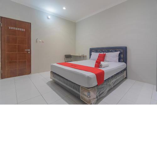 RedDoorz Plus @ Bukit Cinta Street