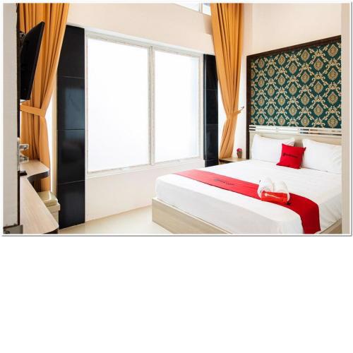 RedDoorz Plus @ Centrium Katamso Medan