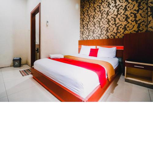 RedDoorz Plus @ Grand City Inn