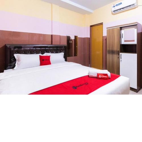 RedDoorz Plus @ Jalan Gatot Subroto Medan