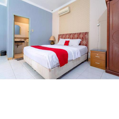 RedDoorz Plus @ Jalan Iskandar Muda Medan