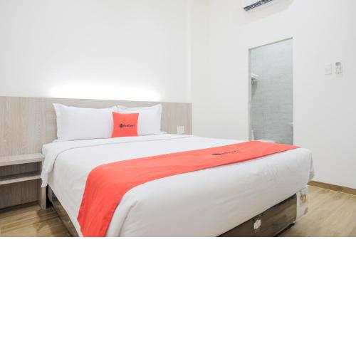 RedDoorz Plus @ Jalan Juanda Medan