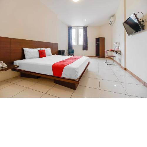 RedDoorz Plus @ Karebosi Area 2
