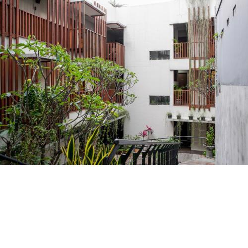 RedDoorz Plus near Asia Afrika 3