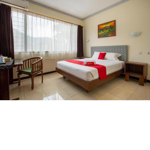 RedDoorz Plus near Balai Kota Batu 2
