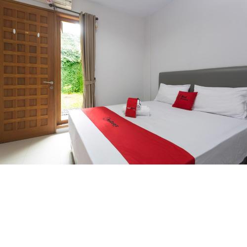 RedDoorz Plus near Cilandak Town Square 2
