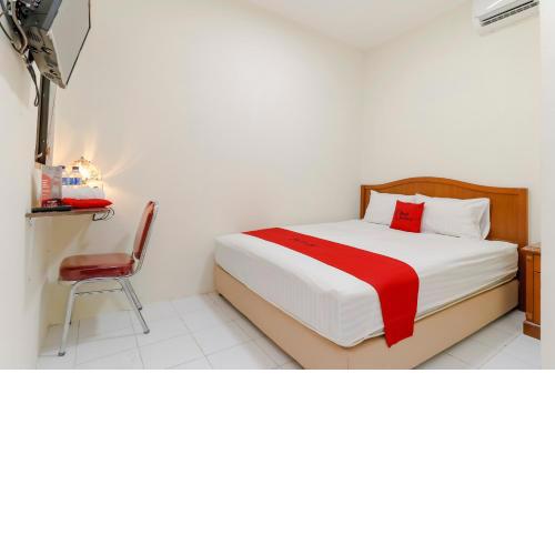 RedDoorz Plus near Ciputra World Kuningan 2