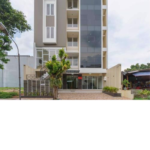 RedDoorz Plus near Eka Hospital BSD 5