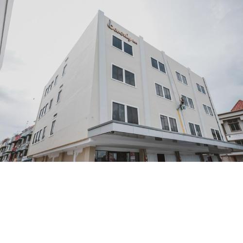 RedDoorz Plus near Ferry Terminal Batam Center