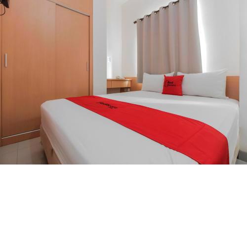 RedDoorz Plus near Galaxy Bekasi