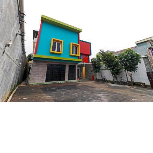 RedDoorz Plus near Halim Perdanakusuma 2