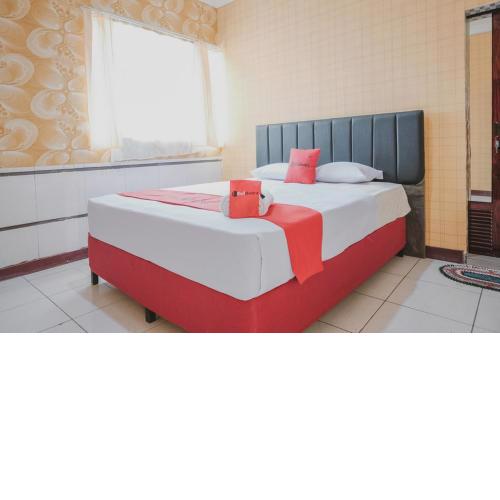 RedDoorz Plus near Istana Maimun Medan