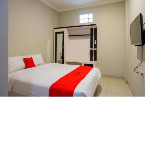 RedDoorz Plus near Jogja City Mall 5