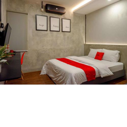 RedDoorz Plus near Kawasan Sam Poo Kong Semarang