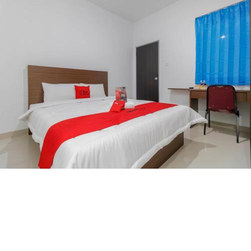 RedDoorz Plus near Kepri Mall