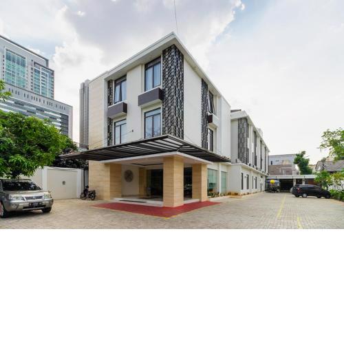 RedDoorz Plus near Lippo Mall Kemang 2