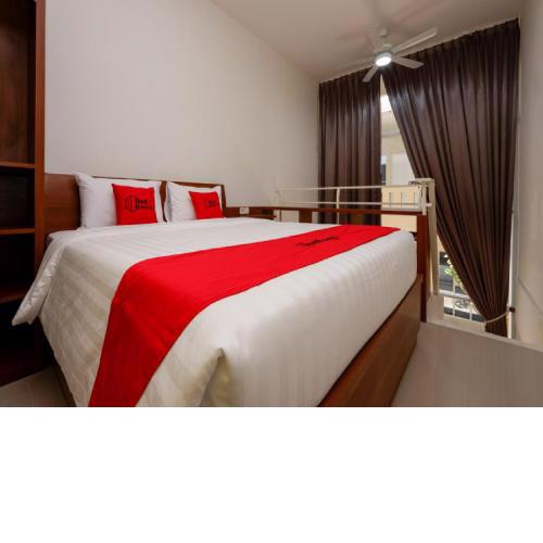 RedDoorz Plus near Paragon Mall Semarang