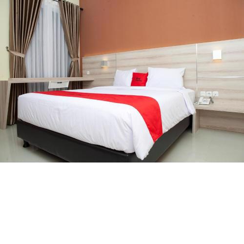 RedDoorz Plus near Pasundan University