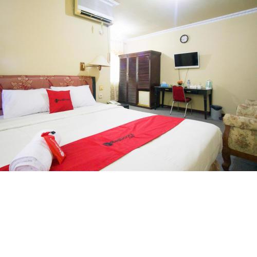 RedDoorz plus near Pelabuhan Bitung