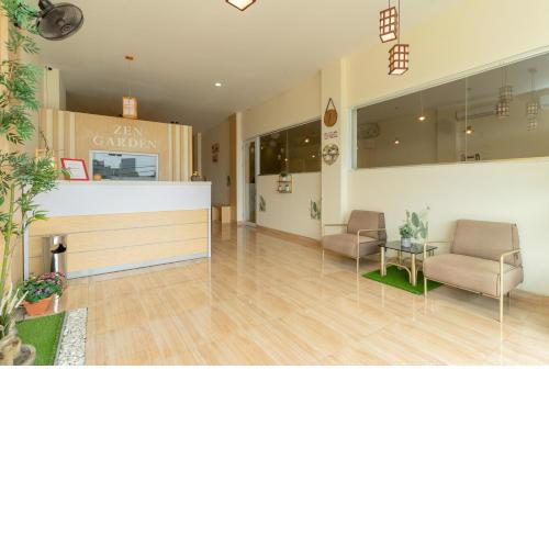 RedDoorz Plus Near RS Royal Taruma Grogol