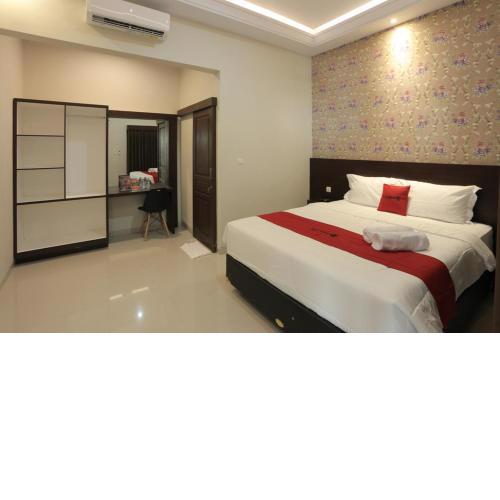 RedDoorz Plus near Solo Paragon Mall