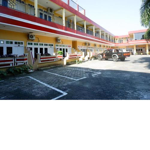 RedDoorz Plus near Stadion Wijaya Kusuma