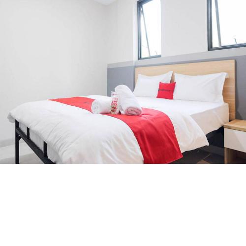 RedDoorz Plus near Taman Anggrek Mall