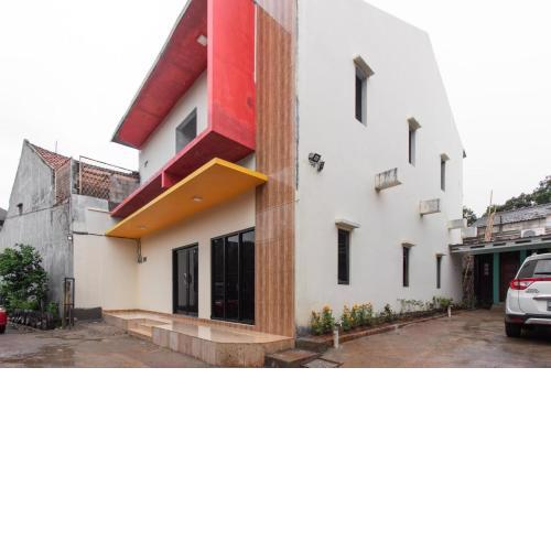 RedDoorz Plus near Trans Studio Cibubur 2