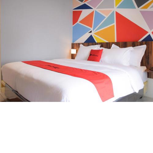 RedDoorz Plus near UNIMED Medan