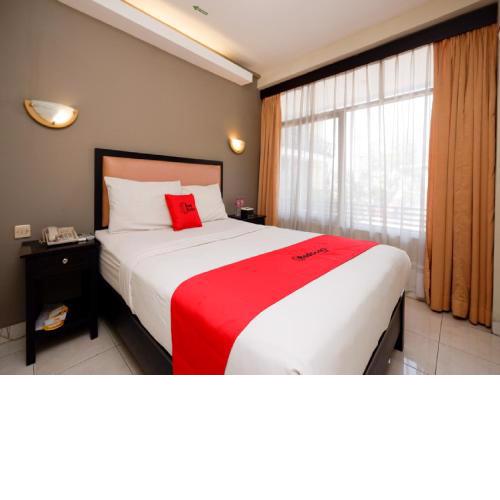 RedDoorz Plus @ Singosari Raya