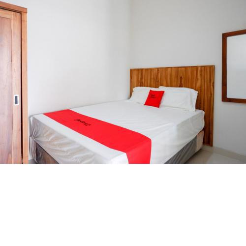 RedDoorz Plus Syariah near Stasiun Tegal 2