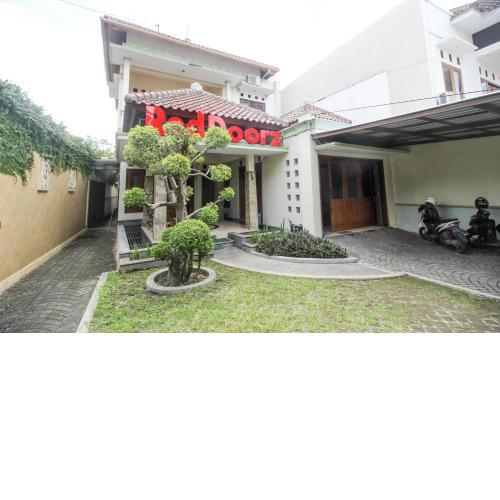 RedDoorz plus @ Tegal Panggung