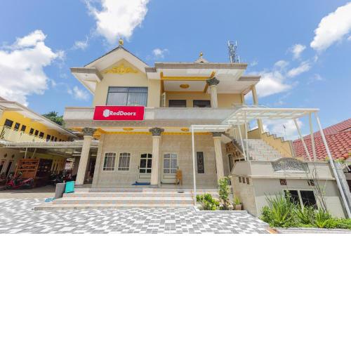 RedDoorz Plus @ Villa Bontes Batu
