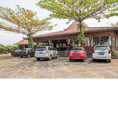 RedDoorz Premium At Joglo Garut Cottage Syariah
