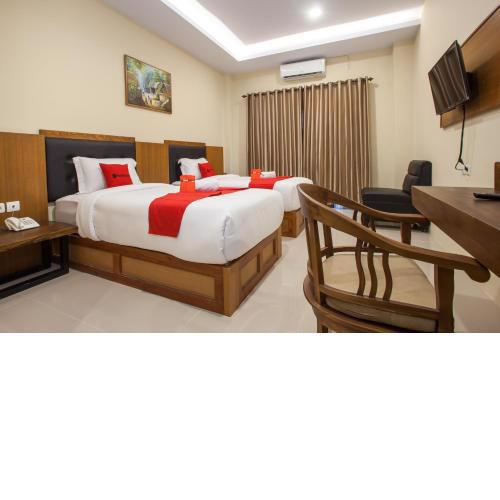 RedDoorz Premium @ Jalan Cengkeh Malang