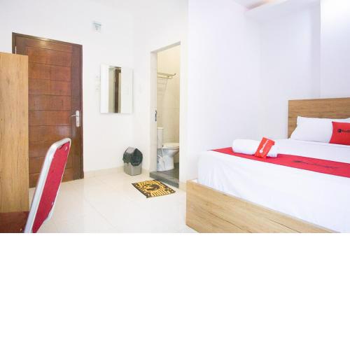 RedDoorz @ RS Adam Malik Medan