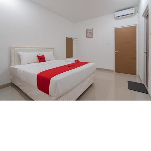 RedDoorz @ Sukahaji Street Bandung