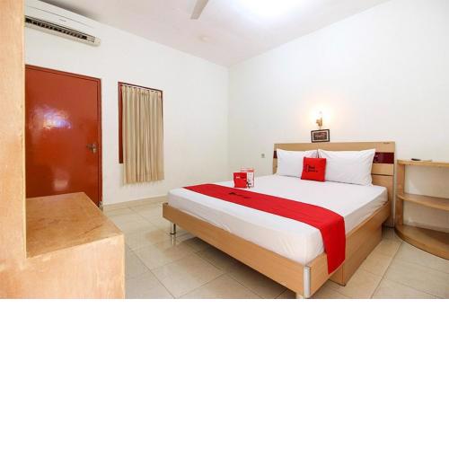 RedDoorz Syariah At Jalan Menteri Supeno