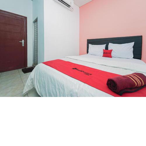 RedDoorz Syariah at MN One Cempaka Putih