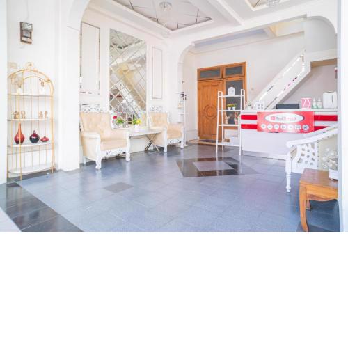 RedDoorz Syariah @ Aura Homestay