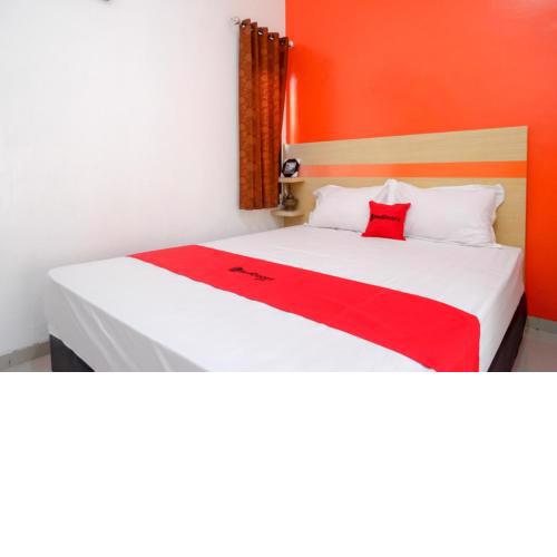 RedDoorz Syariah near Alun Alun Kota Rembang
