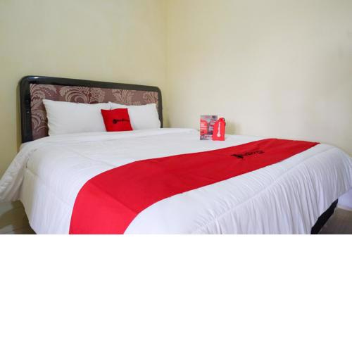RedDoorz Syariah near Alun Alun Pacitan 2