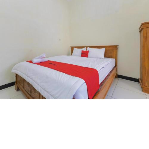 RedDoorz Syariah near Alun Alun Pasuruan