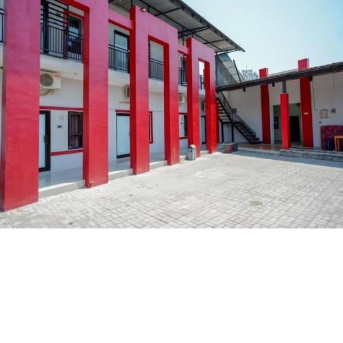 RedDoorz Syariah near Alun Alun Tegal